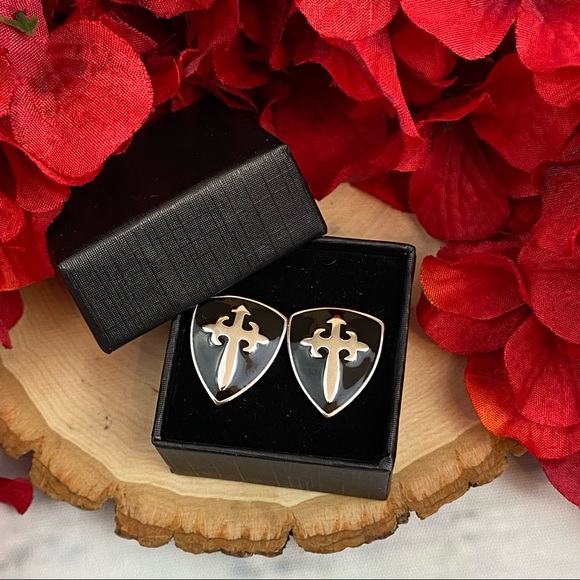 Black Knights Shield with Silver Cross Cufflinks - Picture 6 of 16
